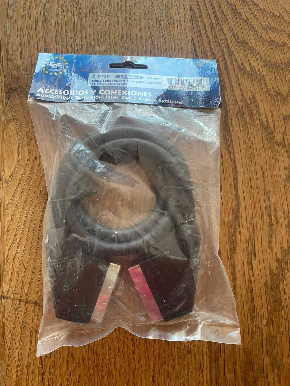 Nieuw in plastic: 1.5 meter lange  21-pins Scartkabel, Audio, Tv en Foto, Audiokabels en Televisiekabels, Ophalen of Verzenden