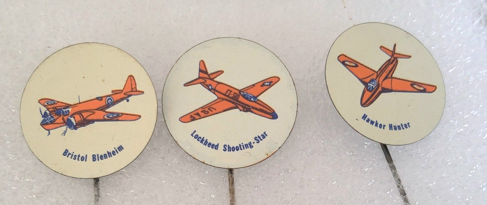3 Vintage Vliegtuig Speldjes: Bristol, Lockheed, Hawker, Ophalen of Verzenden, Gebruikt, Transport, Speldje of Pin