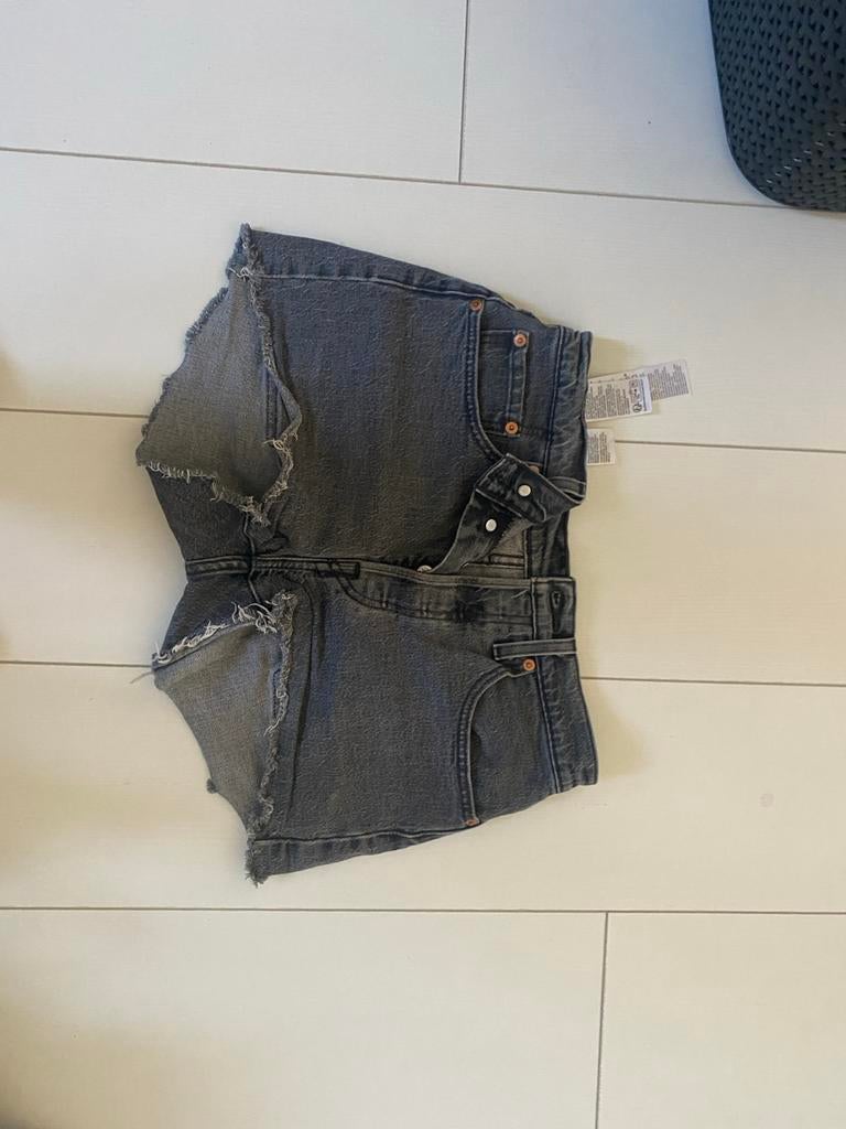 Levi's 501 Zwarte Denim Shorts - Maat W26, Kort, Zwart, Ophalen of Verzenden, Zo goed als nieuw