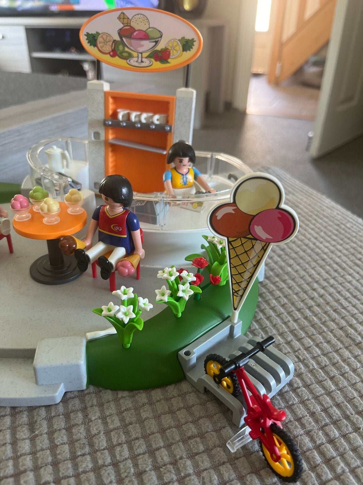 Playmobil IJssalon 4134 met figuren en accessoires, Ophalen of Verzenden, Zo goed als nieuw, Complete set