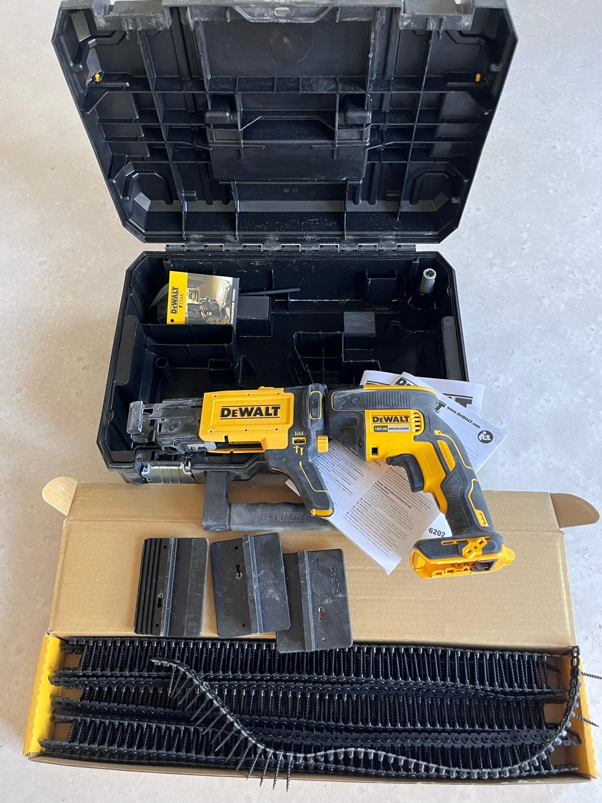 DeWalt Schroefmachine DCF620 met magazijnopzetstuk, Ophalen, 600 watt of meer, Variabele snelheid, Zo goed als nieuw