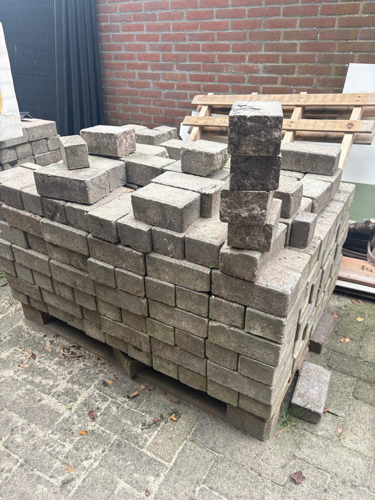 Betontegels en terrastegels - ca. 13m2, Tuin en Terras, Ophalen, Gebruikt, Klinkers, 10 m² of meer