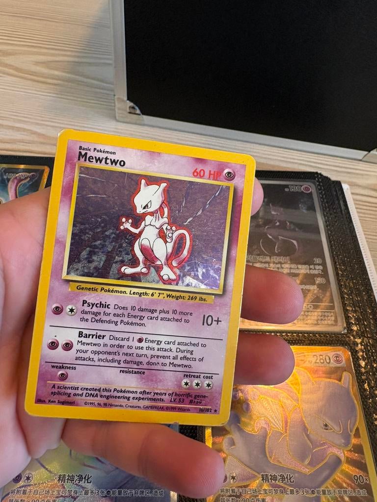 Mewtwo base set, Ophalen of Verzenden, Zo goed als nieuw, Meerdere kaarten, Foil