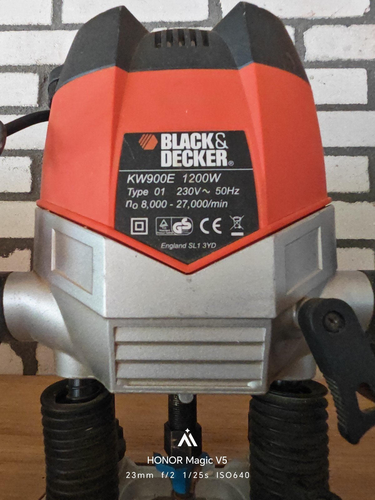 Black & Decker KW900E Bovenfrees 1200W, Ophalen, Gebruikt, Black & Decker, Bovenfrees