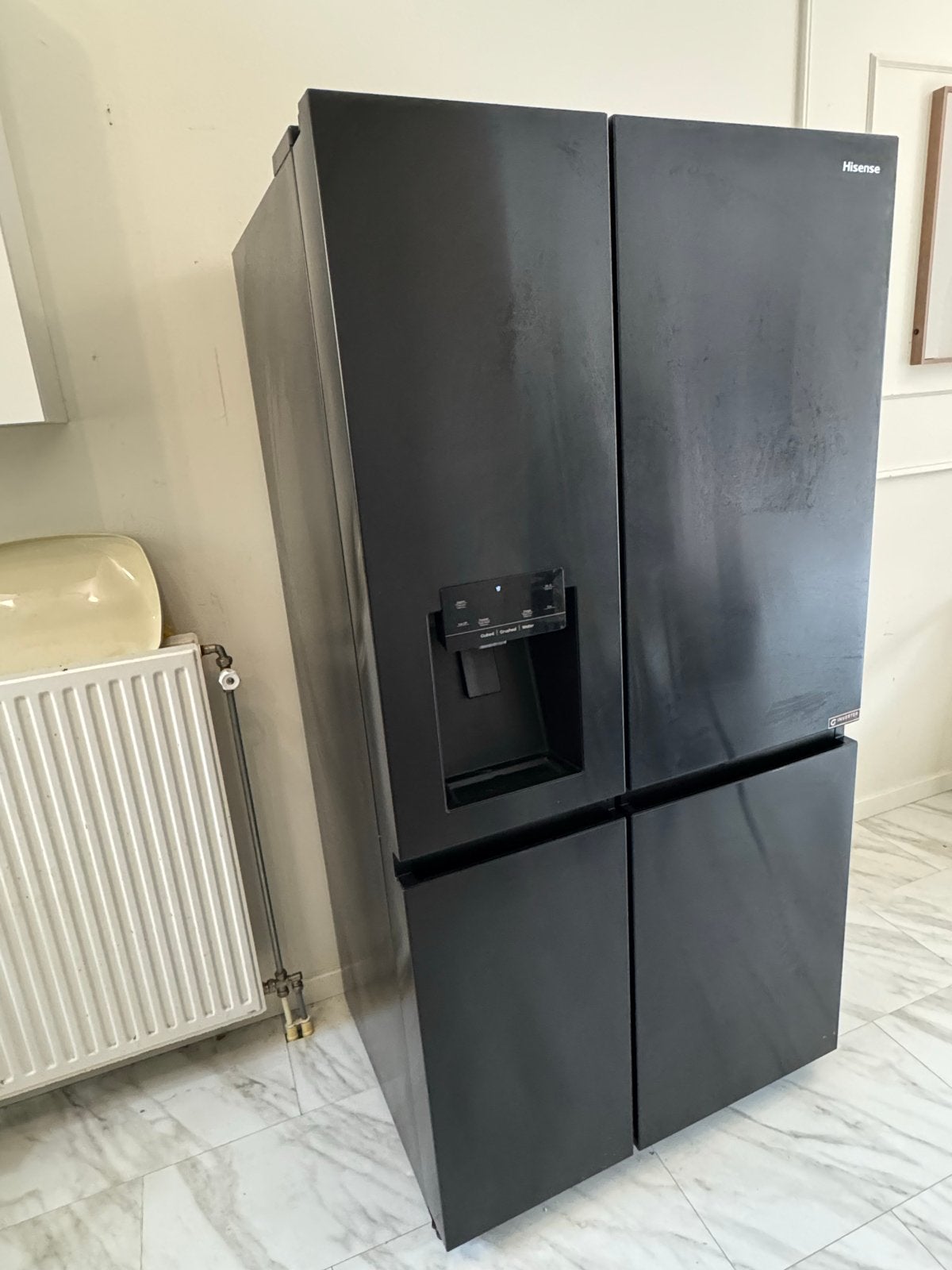 HISENSE RS818N4TFC Amerikaanse koelkast, Ophalen, 200 liter of meer, 60 cm of meer, Met aparte vriezer