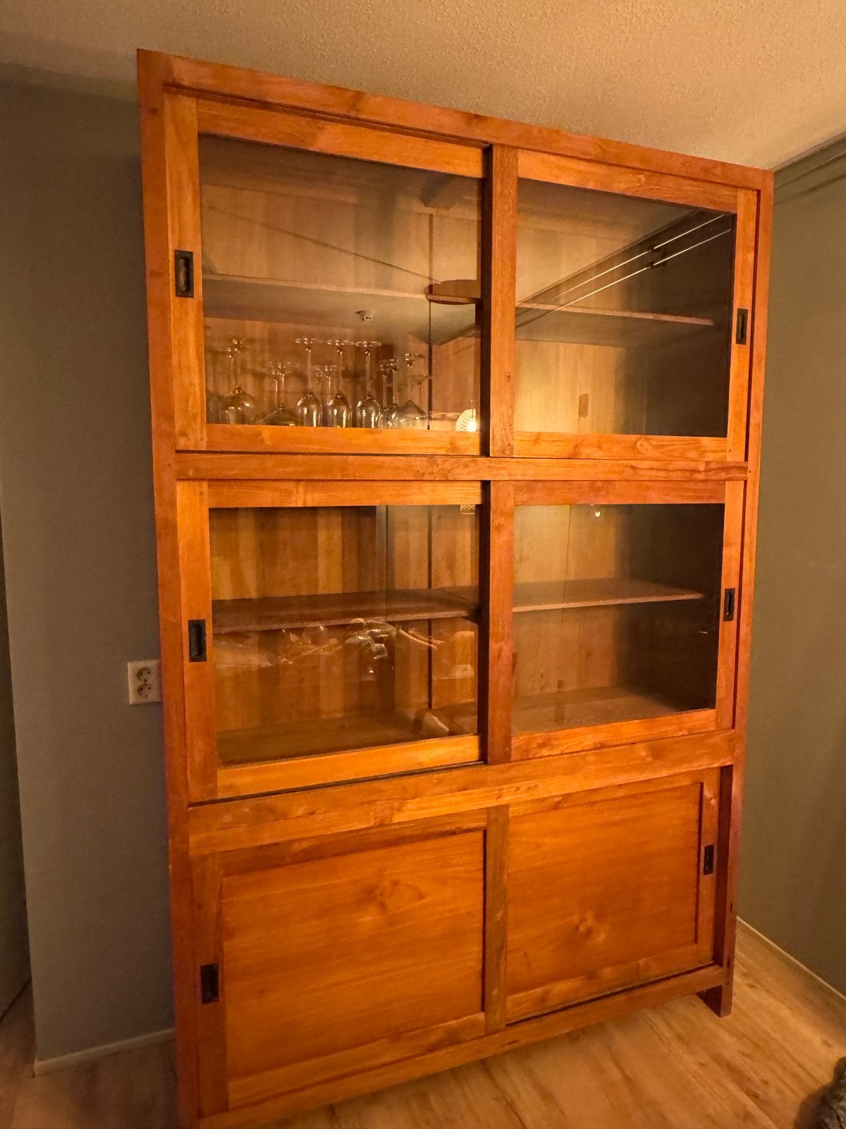 Authentieke houten servies kast, Huis en Inrichting, Ophalen, Strak en toch warm, 200 cm of meer, 150 tot 200 cm