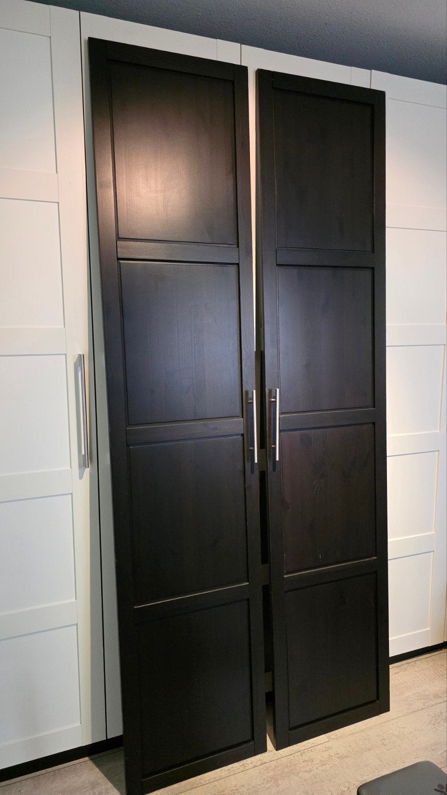 Ikea kastdeur - Donkerbruin/Zwart (236 cm hoog), Ophalen of Verzenden, Zo goed als nieuw, Met deur(en), 200 cm of meer