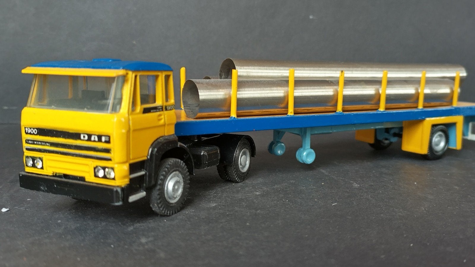 Daf 1900 met buizen oplegger 1:50 Lion Car Pol, Verzenden, ., Zo goed als nieuw, Lion