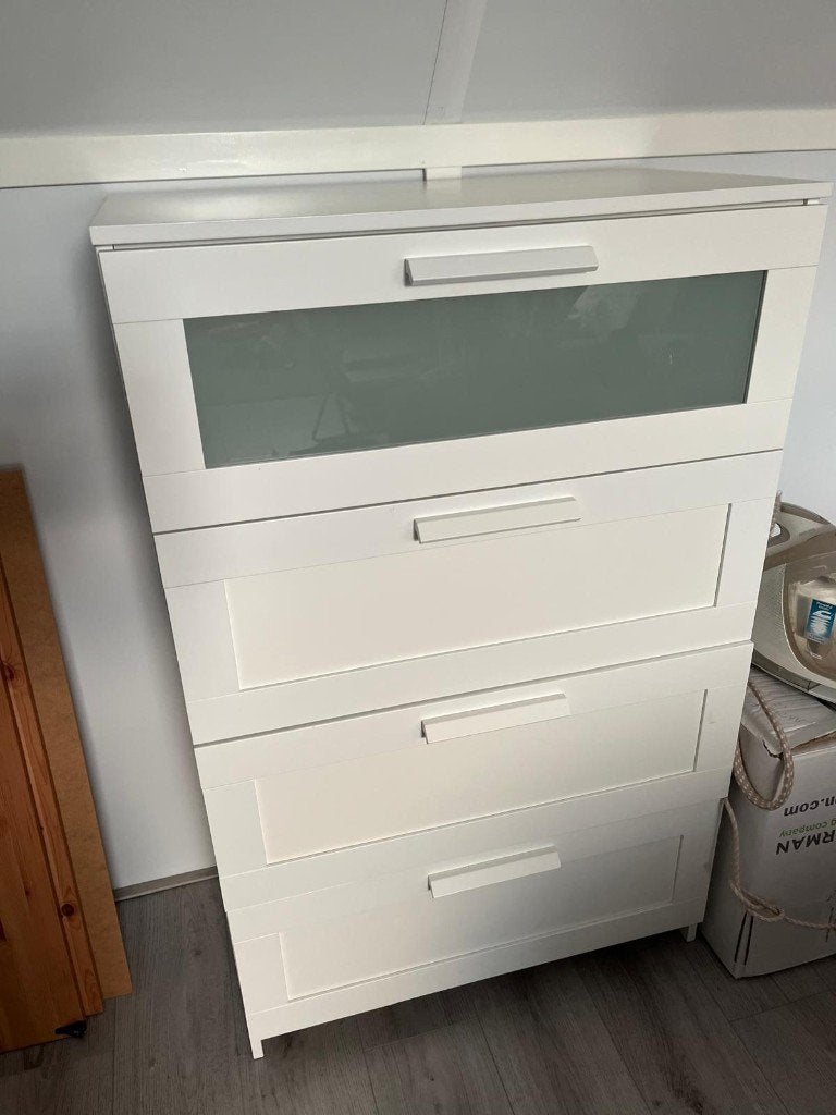 IKEA BRIMNES Chest of 4 Drawers – White with Frosted Glass, Ophalen, 100 tot 150 cm, Modern simple functional, Zo goed als nieuw