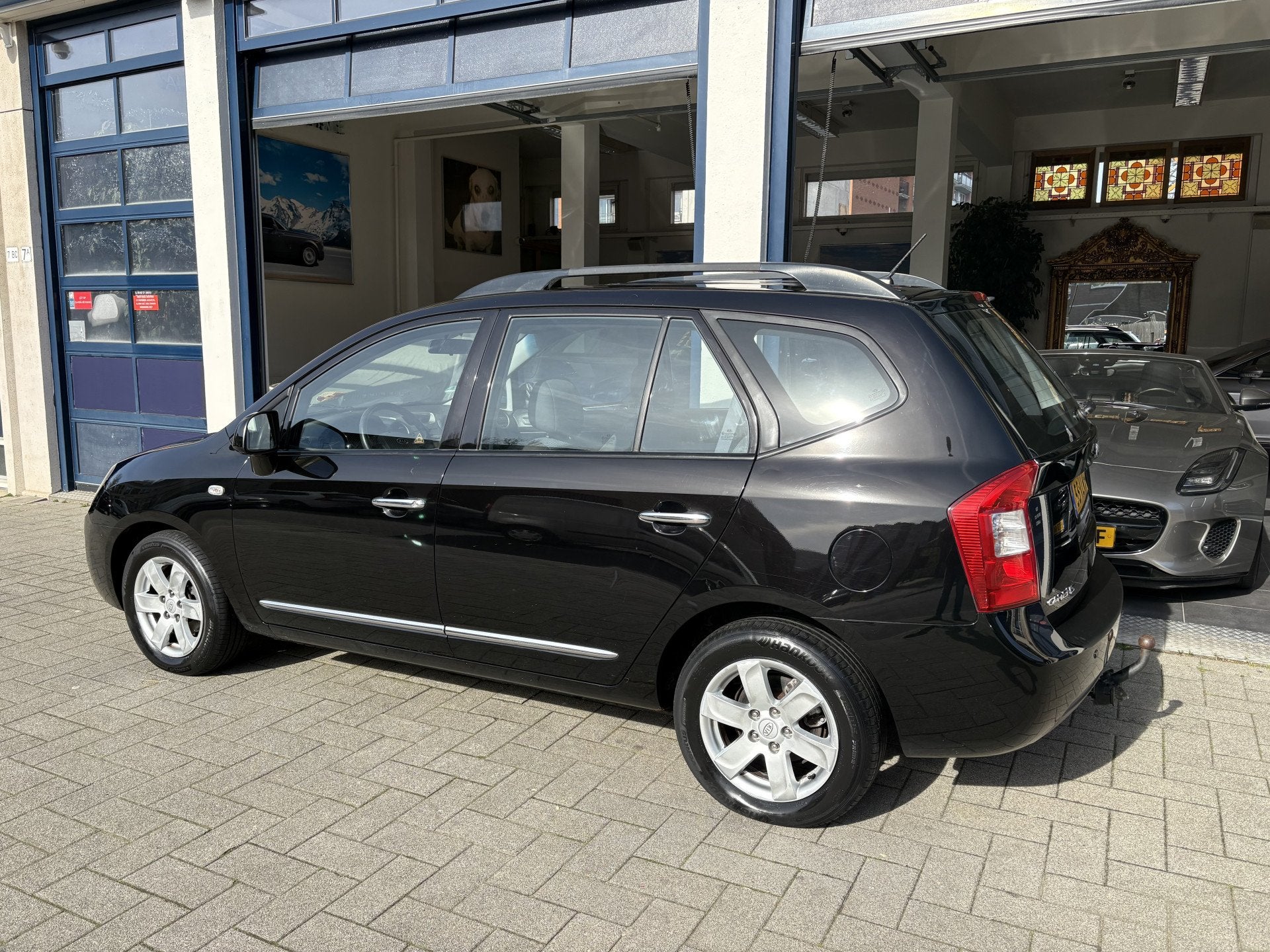 Kia Carens 2.0 CVVT X-ecutive CLIMA/CRUISE/NW APK/NL AUTO, Voorwielaandrijving, Gebruikt, 4 cilinders, 700 kg