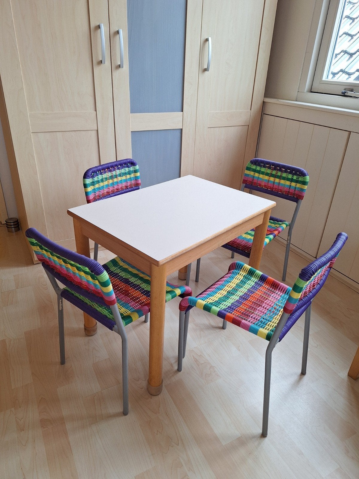 Schooltafeltje met 4 ikea stoeltjes, Kinderen en Baby's, Ophalen, Gebruikt, Tafel(s) en Stoel(en)