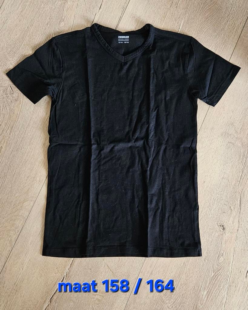 Zwart shirt met v-hals maat 158 / 164, Ophalen of Verzenden, Zo goed als nieuw, Jongen, Shirt of Longsleeve
