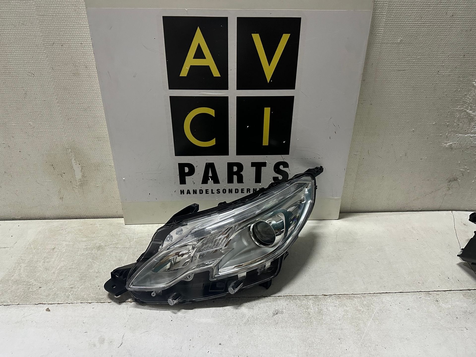Koplamp Peugeot 2008 halogeen 90015175 origineel, Gebruikt, -, -, Ophalen of Verzenden