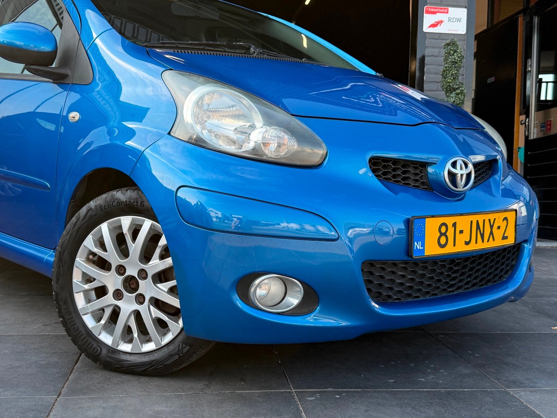 Toyota Aygo 1.0-12V|Airco|Carplay|Cruise|PDC|1e Eig|NAP|APK, Auto's, Toyota, Voorwielaandrijving, Stof, Gebruikt, Huisgarantie