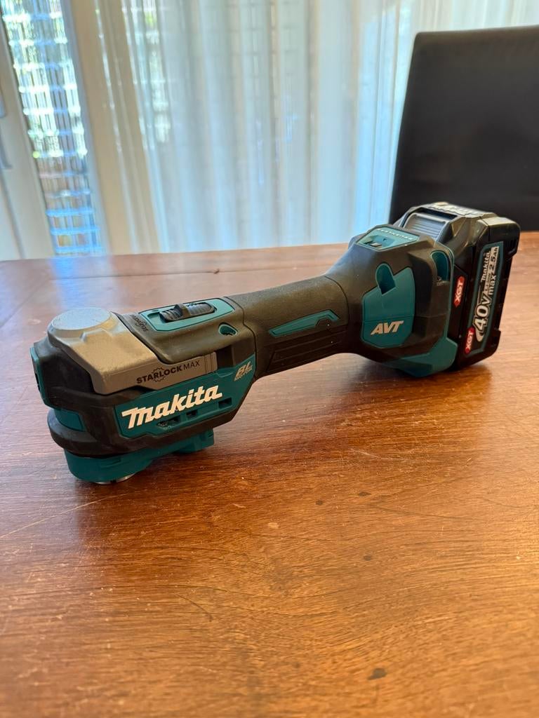 Te koop Makita multitool TM 001 G  40 V, Ophalen of Verzenden, Zo goed als nieuw, Minder dan 700 watt, Haakse handslijpmachine