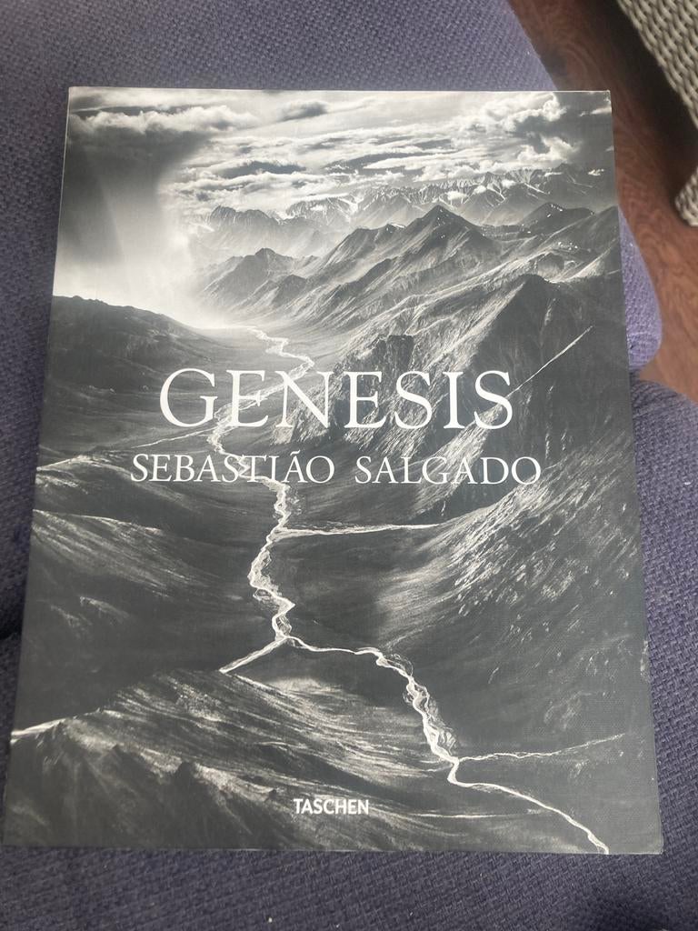 Genesis - Sebastião Salgado / 16 monochrome photographs, Ophalen of Verzenden, Zo goed als nieuw