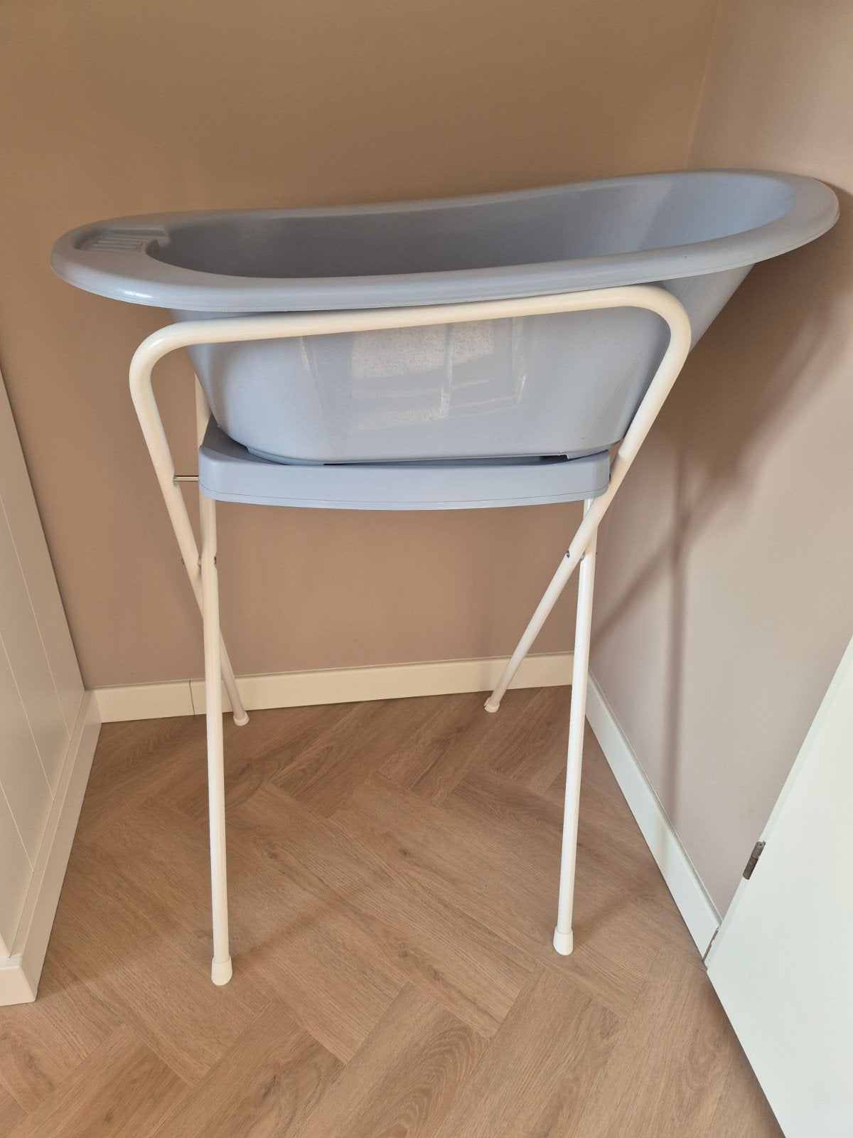bebéjoe badje met standaard, Kinderen en Baby's, Badjes en Verzorging, Ophalen, Gebruikt, Badje, Bébé-jou