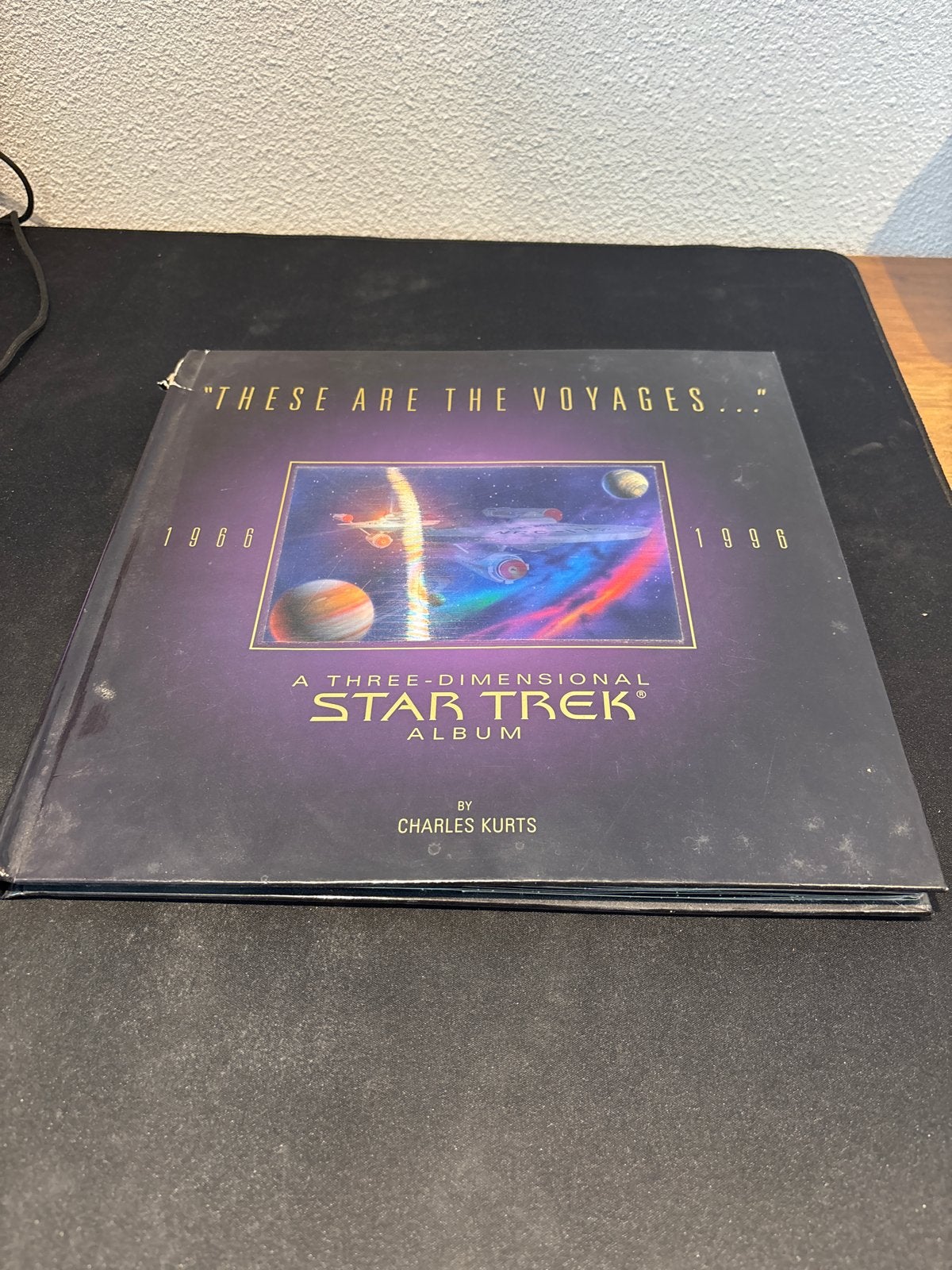 Star Trek Album: "These Are The Voyages..." (1966-1996), Ophalen of Verzenden, Gelezen