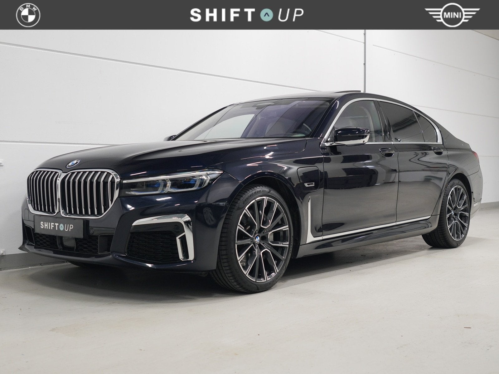BMW 7 Serie 745e M-Sport | Massage | TV | CoPilot (bj 2022), Auto's, Automaat, Gebruikt, Zwart, Leder