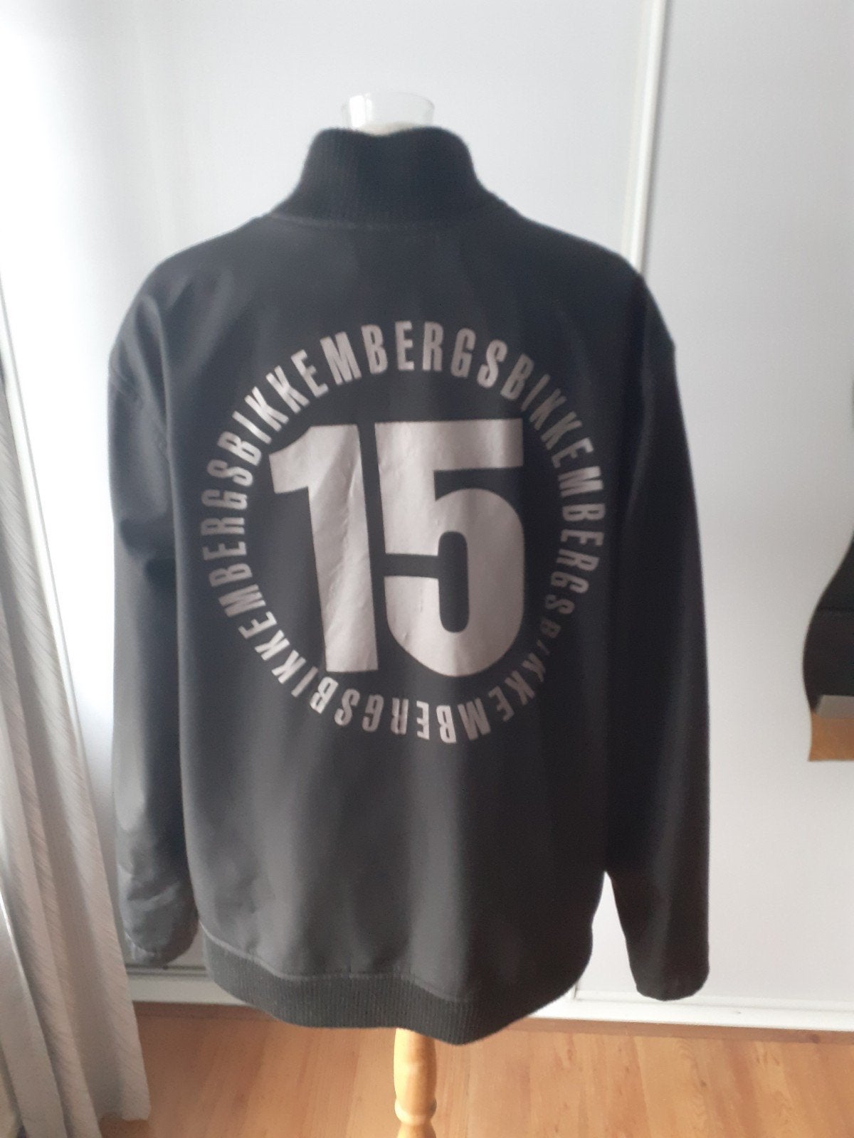 DIKKER ZWART BIKKEMBERGS JASJE MAAT L, Kleding | Heren, Maat 52/54 (L), Zwart, Ophalen of Verzenden, Zo goed als nieuw