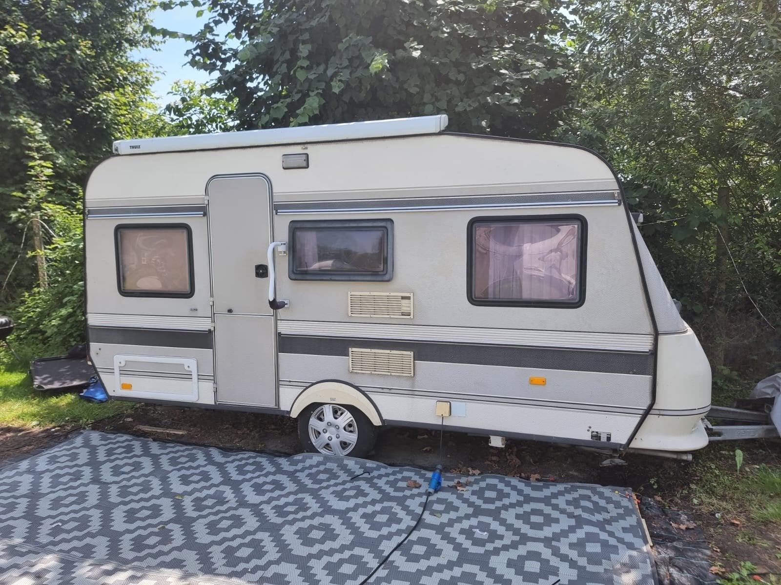 Hobby 430 uit 1991 - Compacte en complete caravan, Caravans en Kamperen, Caravans, Hobby, Treinzit, Koelkast, Particulier
