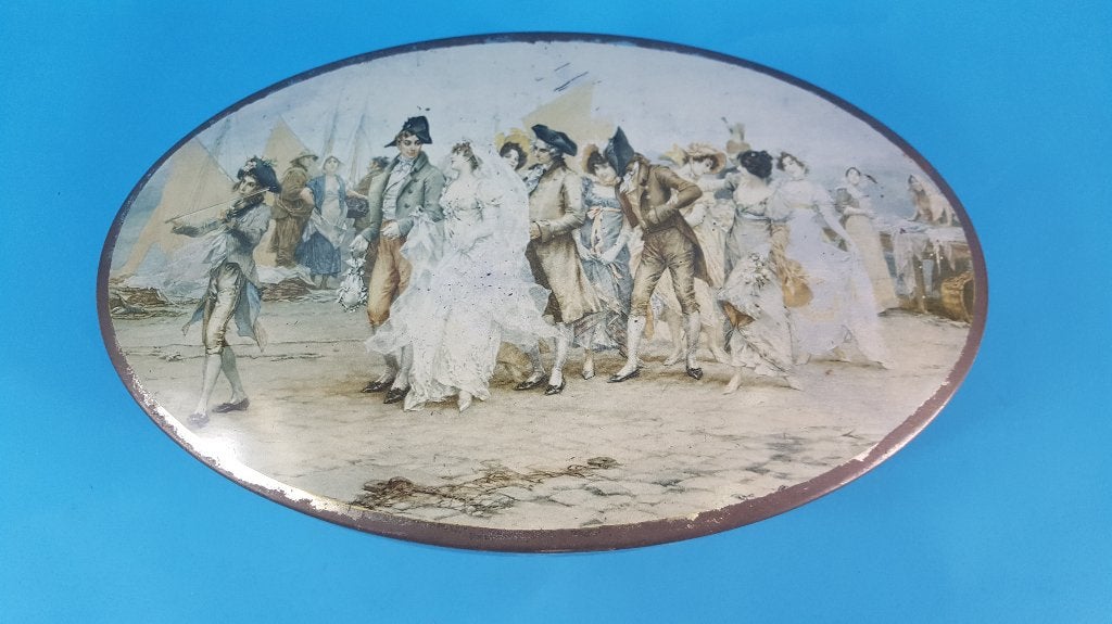 Vintage brocante metalen blik met bruiloft, ovaal. 6C6, Ophalen of Verzenden, Gebruikt, Koek(jes)