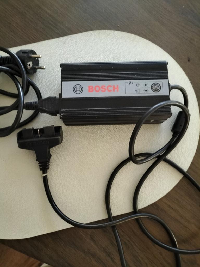 Bosch eBike Acculader 36V 4A/1A - Fast/Slow  alleen ophalen, Fietsen en Brommers, Fietsaccessoires | Fietsaccu's, Ophalen, Gebruikt