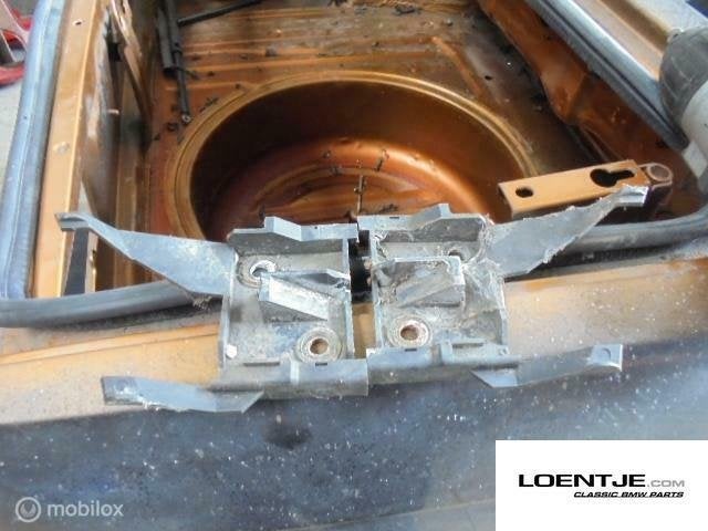 Achterbumper bevestiging BMW E30 type 2 325i 320i 318i etc, Auto-onderdelen, Gebruikt, Ophalen of Verzenden, Achter, Bumper