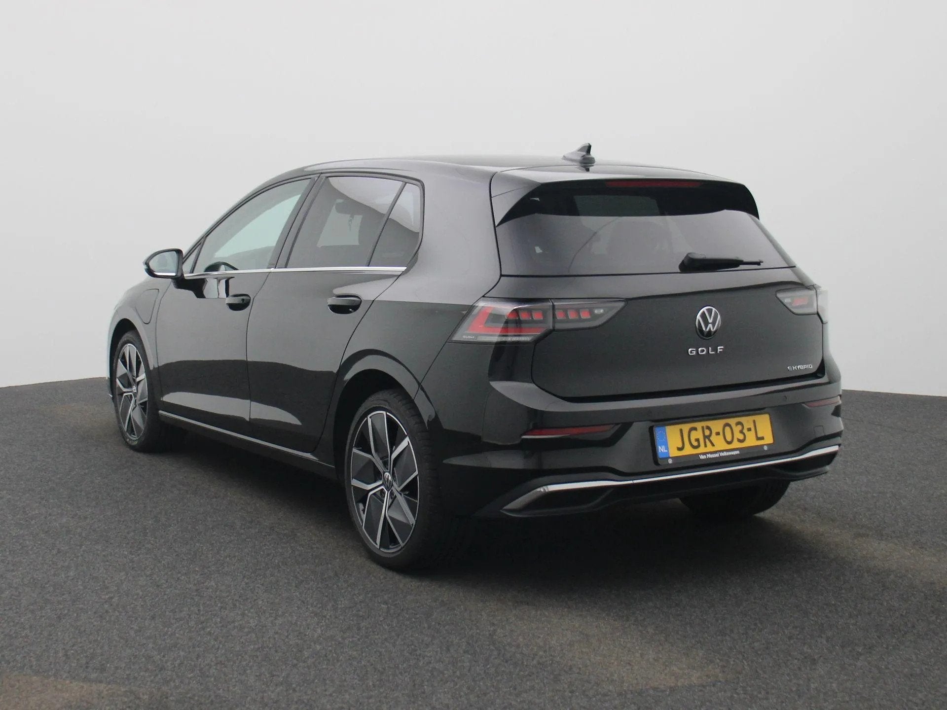 Volkswagen Golf 1.5 eHybrid Style Edition 204 PK| (bj 2025), Zwart, Bedrijf, 1700 kg, 1542 kg