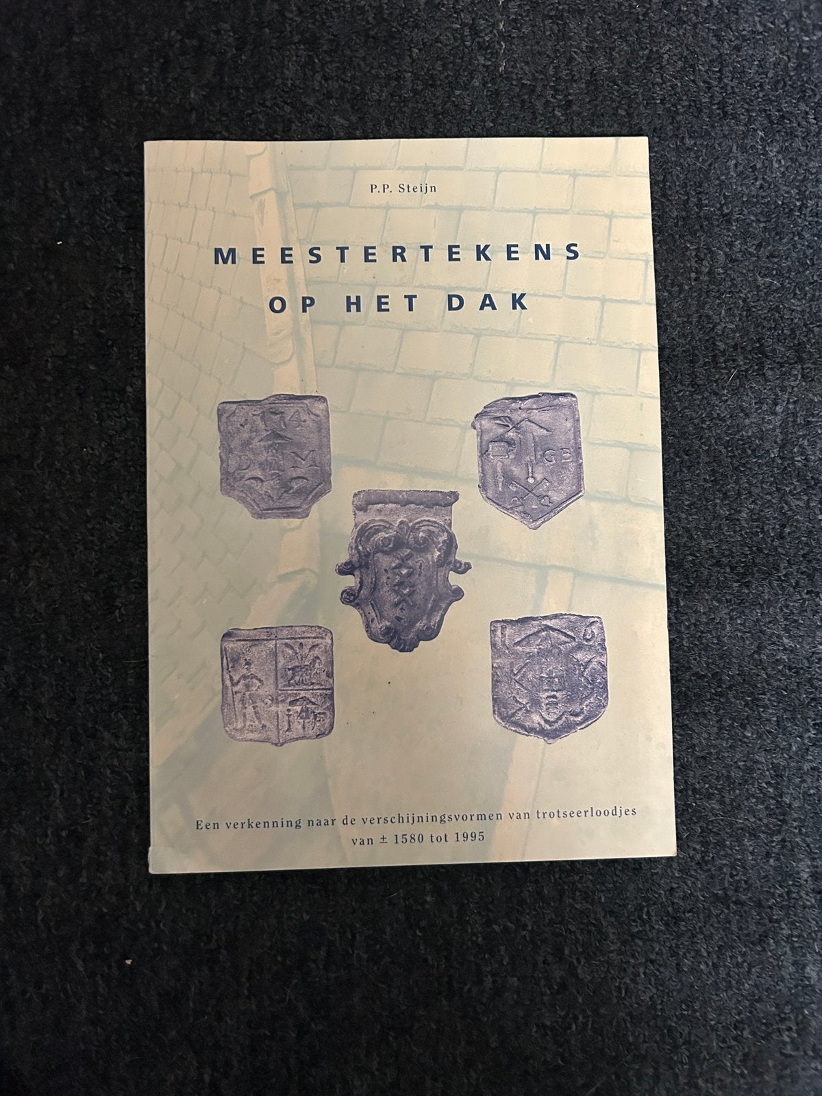 Meestertekens op het dak, Ophalen of Verzenden, Zo goed als nieuw