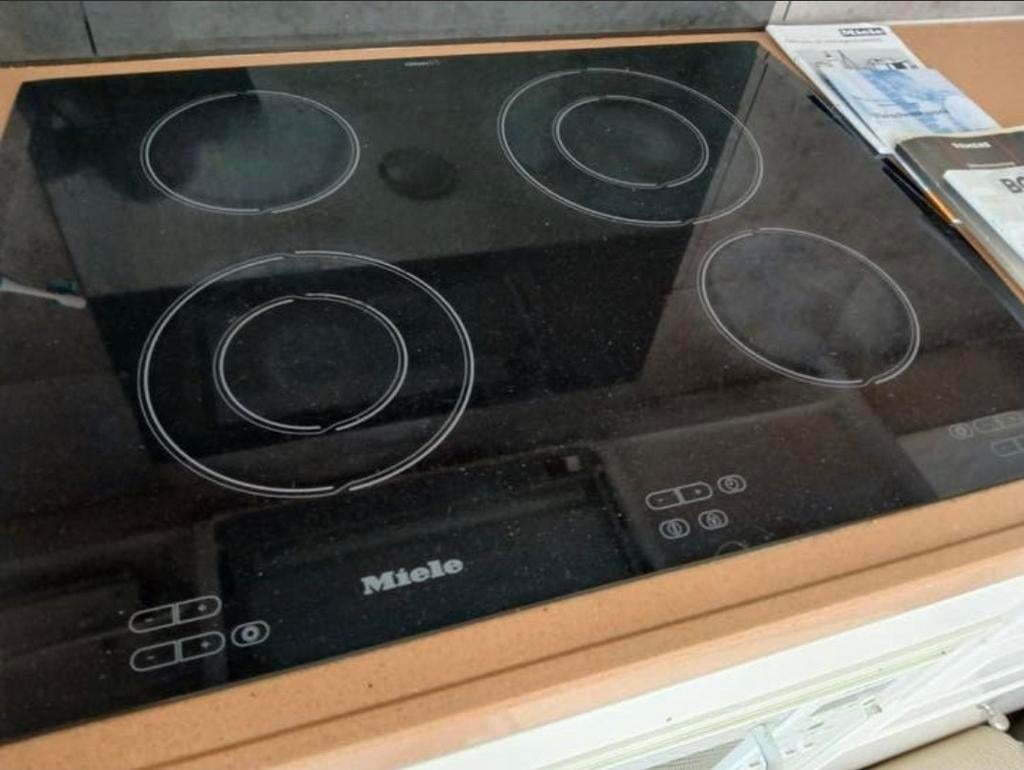 Miele keramische kookplaat inbouw 70 cm& perilex stekker, Keramisch, Zo goed als nieuw, Energieklasse A of zuiniger, Inbouw