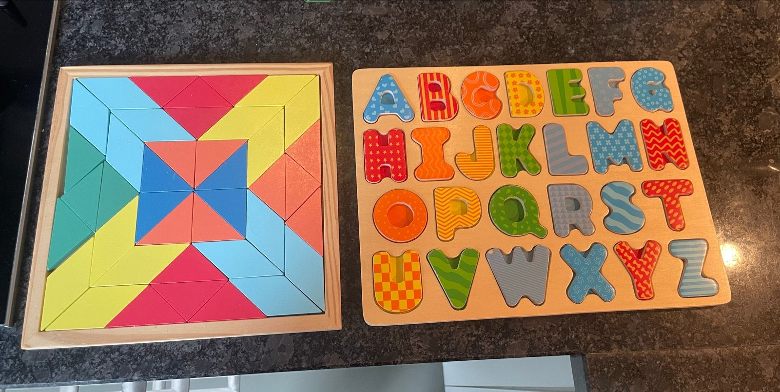 Houten puzzels: Tangram en Alfabet, Ophalen of Verzenden, Gebruikt, Puzzelen