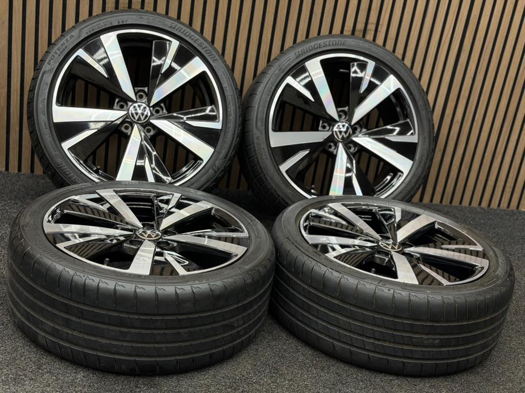 ZGAN! Originele 18 inch VW Golf 8 Catania 5x112 Bridgestone, Auto-onderdelen, Ophalen, 18 inch, ., Banden en Velgen