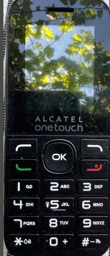 Alcatel One Touch Dual SIM met lader, Gebruikt, Ophalen of Verzenden, Minder dan 3 megapixel, Klassiek of Candybar
