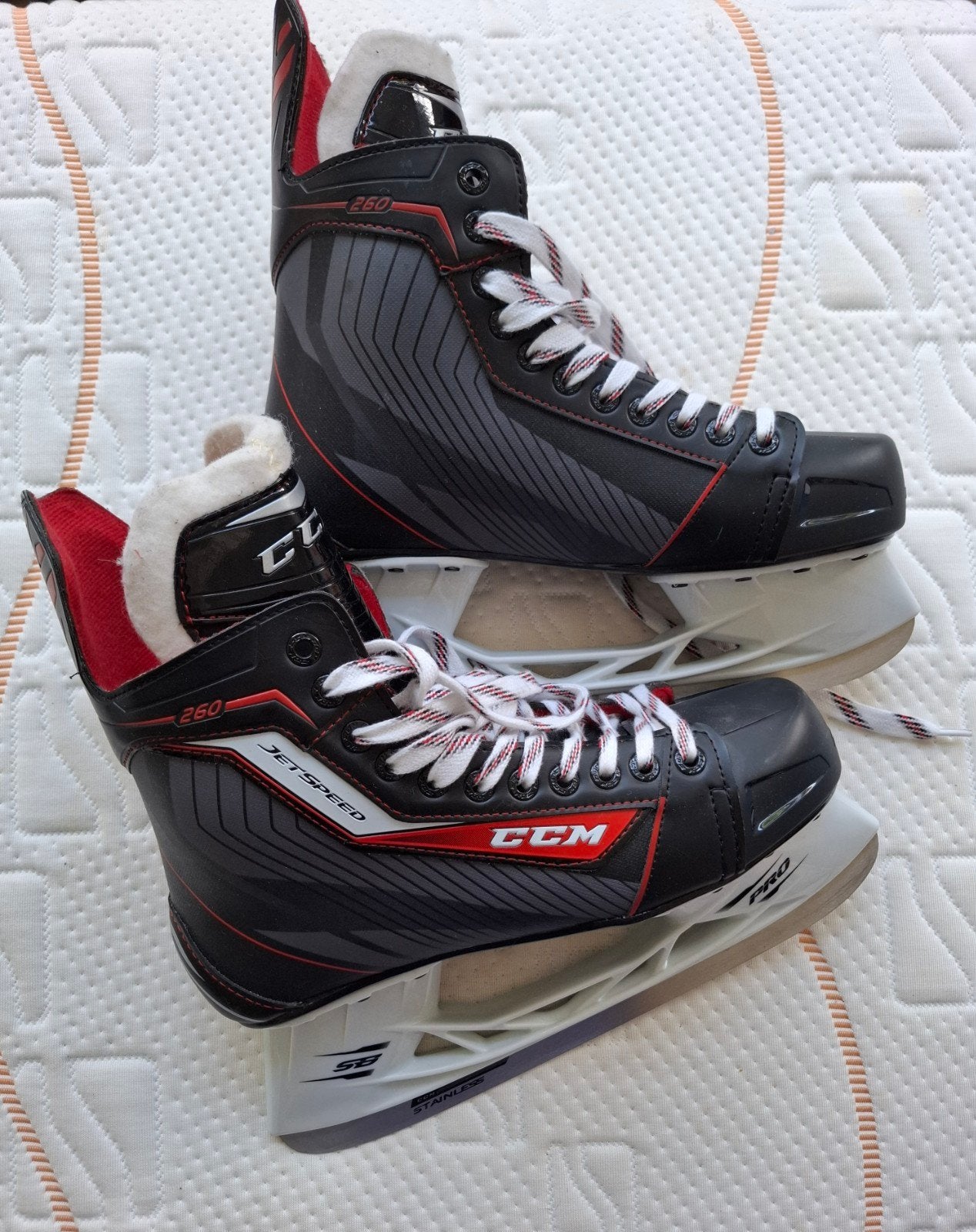 CCM Jetspeed 260 ijshockeyschaatsen - Maat 42, Ophalen of Verzenden, Zo goed als nieuw, IJshockeyschaatsen, Overige merken