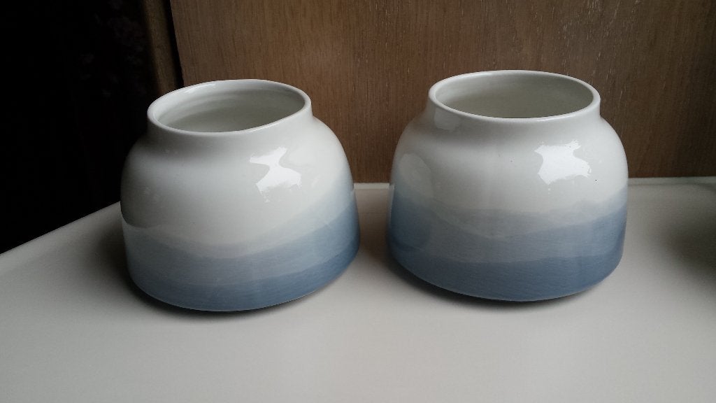 2 decoratieve vazen / potjes, Blauw, Ophalen of Verzenden, Zo goed als nieuw, 13 cm