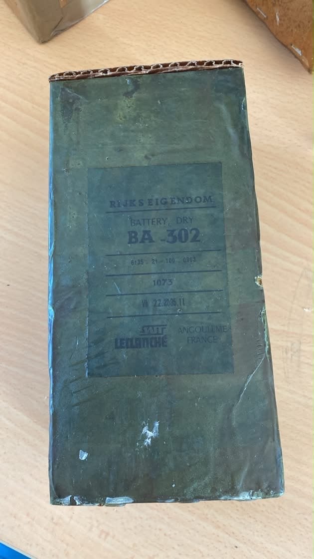 Vintage Militaire Batterij BA-302 - Rijkseigendom, Verzamelen, Militaria | Algemeen, Ophalen of Verzenden, Landmacht, Nederland