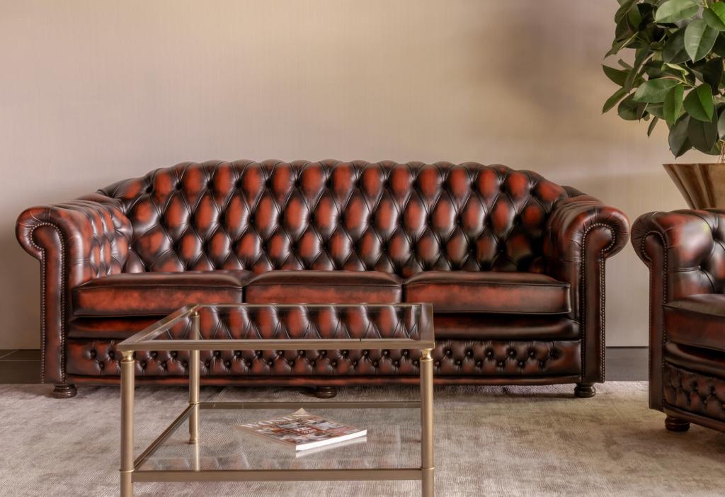 Springvale Chesterfield set, Huis en Inrichting, Banken | Bankstellen, Gebruikt, Verzenden, Springvale, Rechte bank