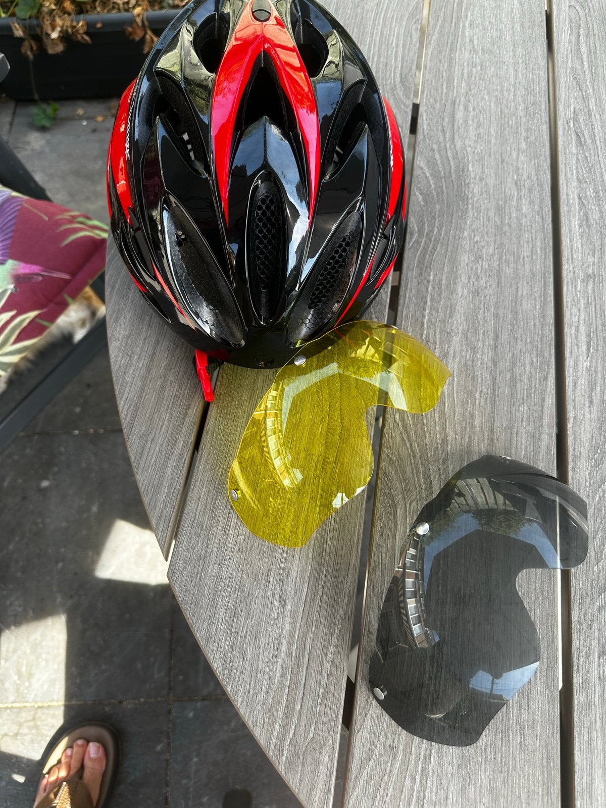 CoolChange Fietshelm met Vizier - Zwart/Rood, Fietsen en Brommers, Fietsaccessoires | Fietshelmen, Ophalen of Verzenden, Zo goed als nieuw