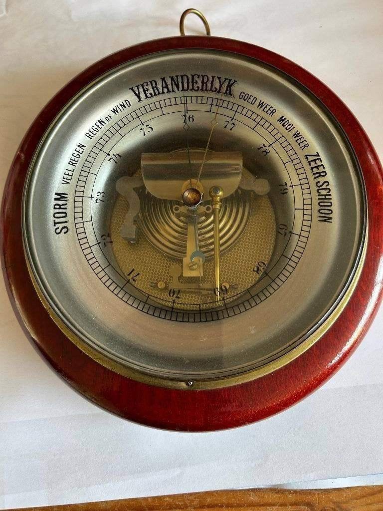 Gezocht mahoniehouten barometer Els de Haan, Ophalen