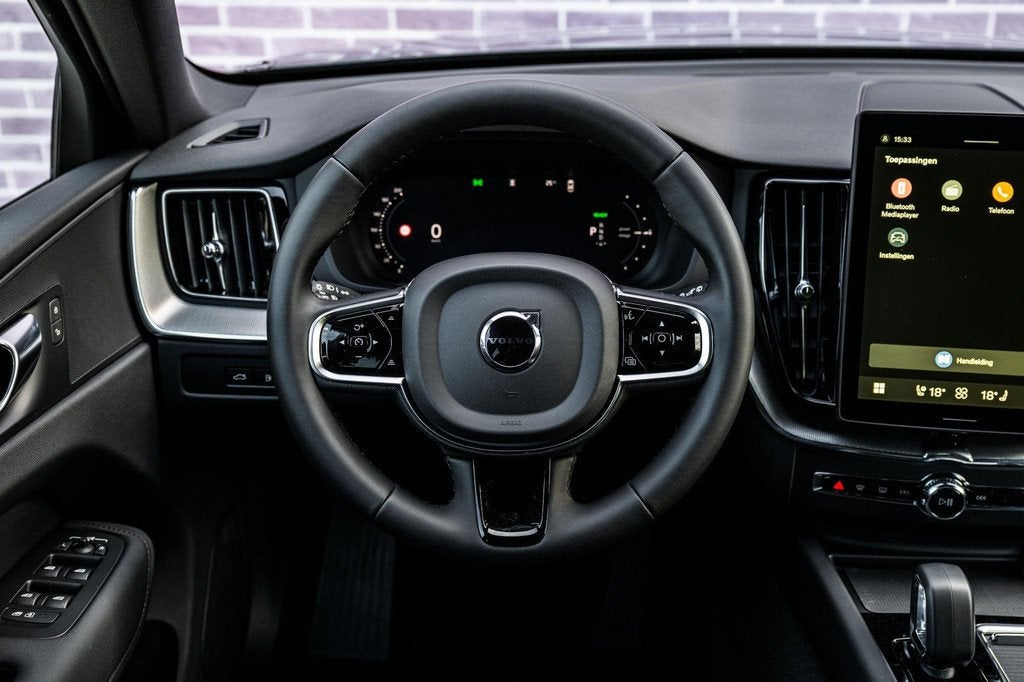Volvo XC60 T6 Plug-in hybrid AWD Essential | Gratis Trekhaak, Auto's, Volvo, Automaat, 12 maanden, Gebruikt, Euro 6