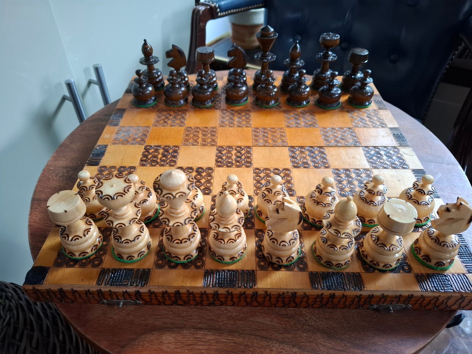 Uniek handgesneden schaakspel - Houten schaakset, Ophalen of Verzenden