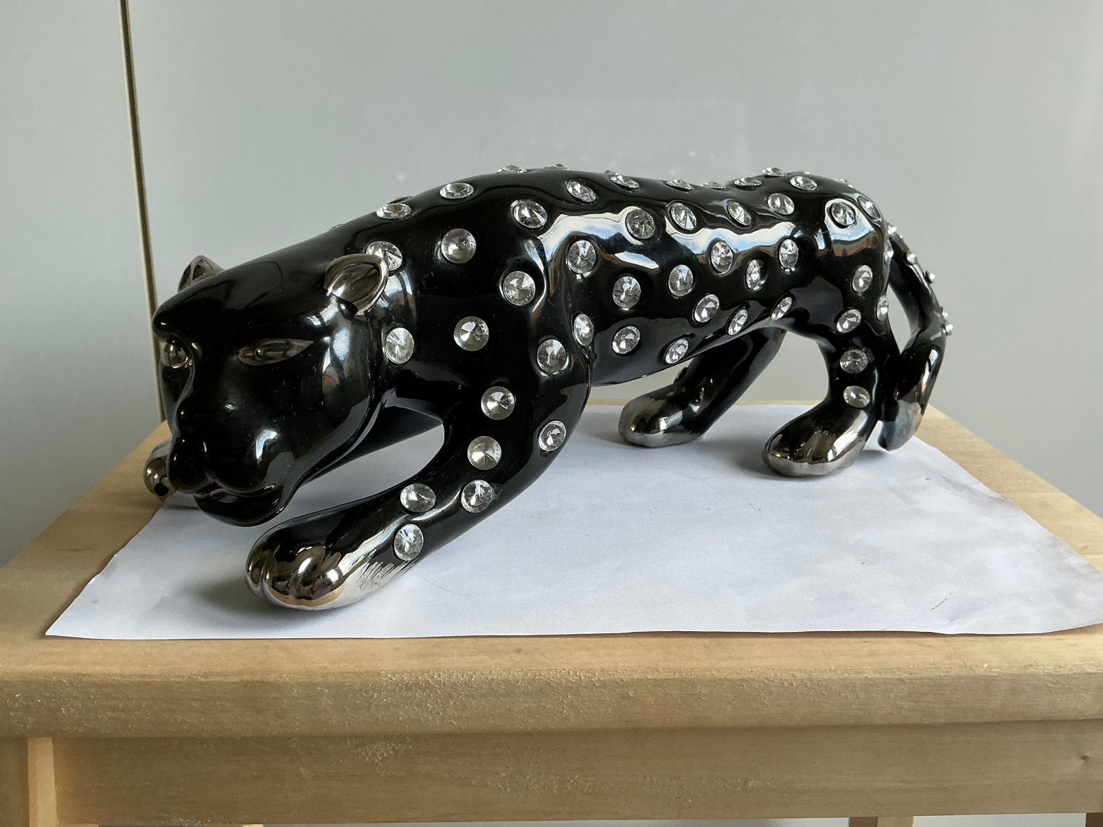 Beeld luipaard panter keramiek zwart met strass decoratief, Ophalen of Verzenden
