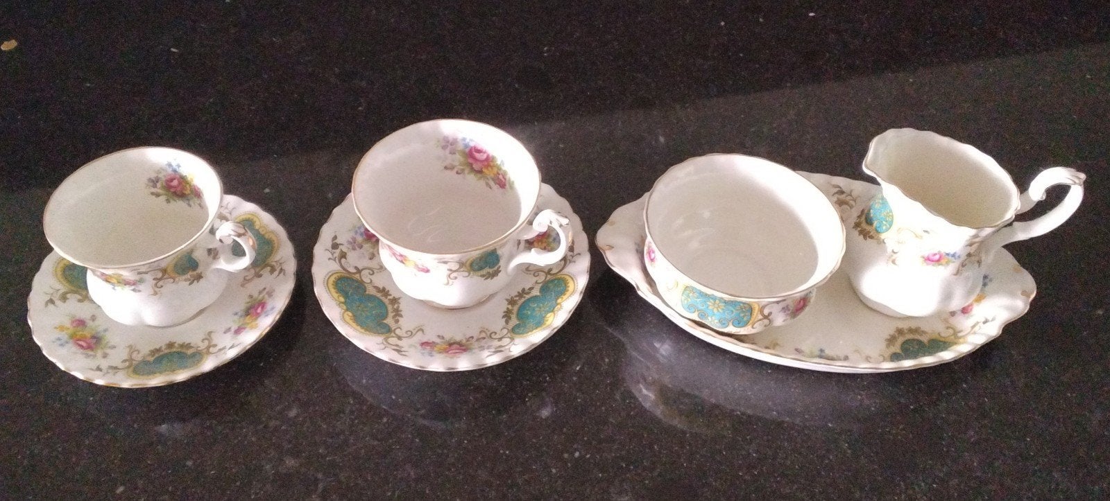 kop en schotels met roomstelletje Royal Albert, Ophalen