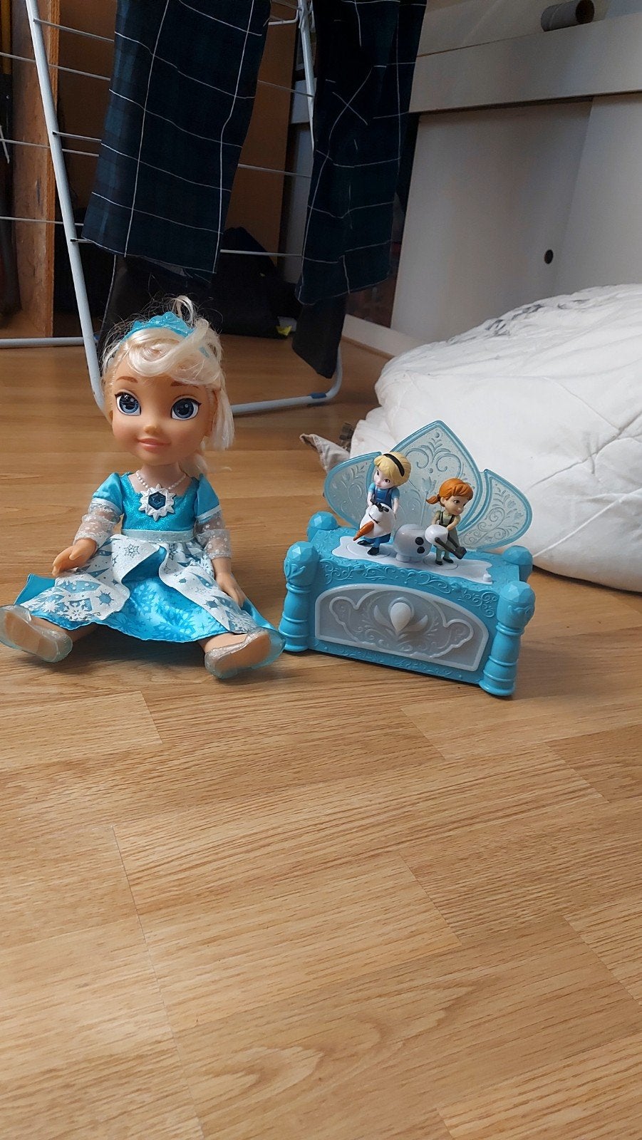 frozen pop en sierraden doos, Verzamelen, Ophalen of Verzenden, Overige figuren, Beeldje of Figuurtje