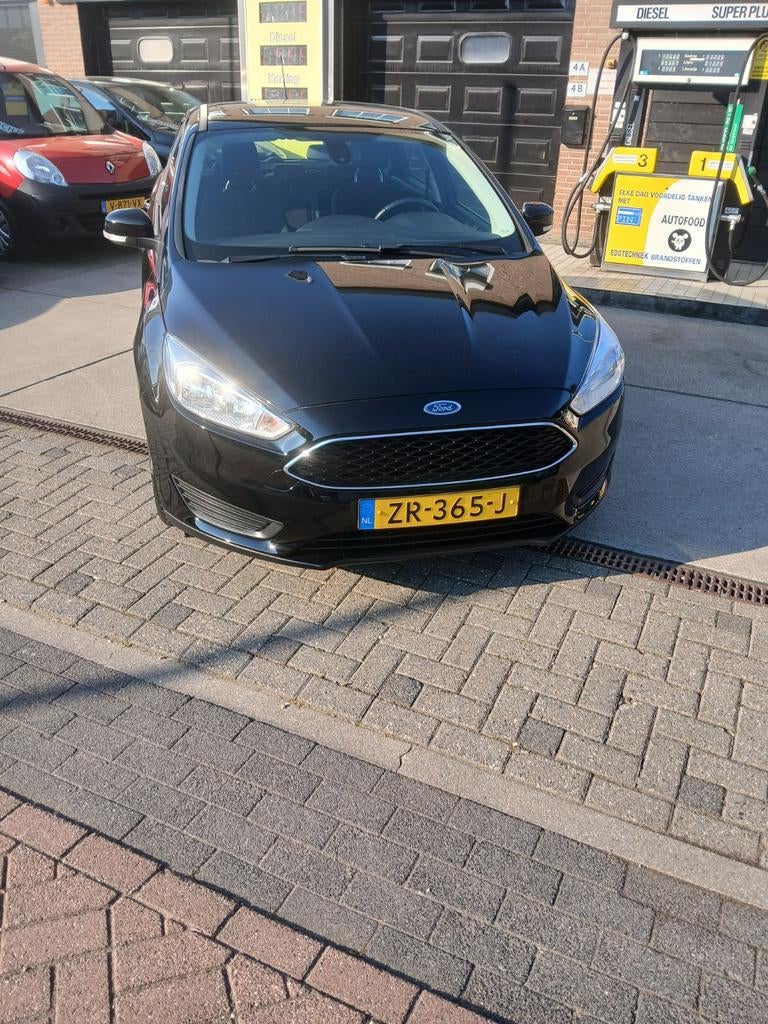 Ford Focus 1.0 Ecoboost 74KW 5D 2017 Zwart, Stof, 635 kg, 100 pk, Zwart