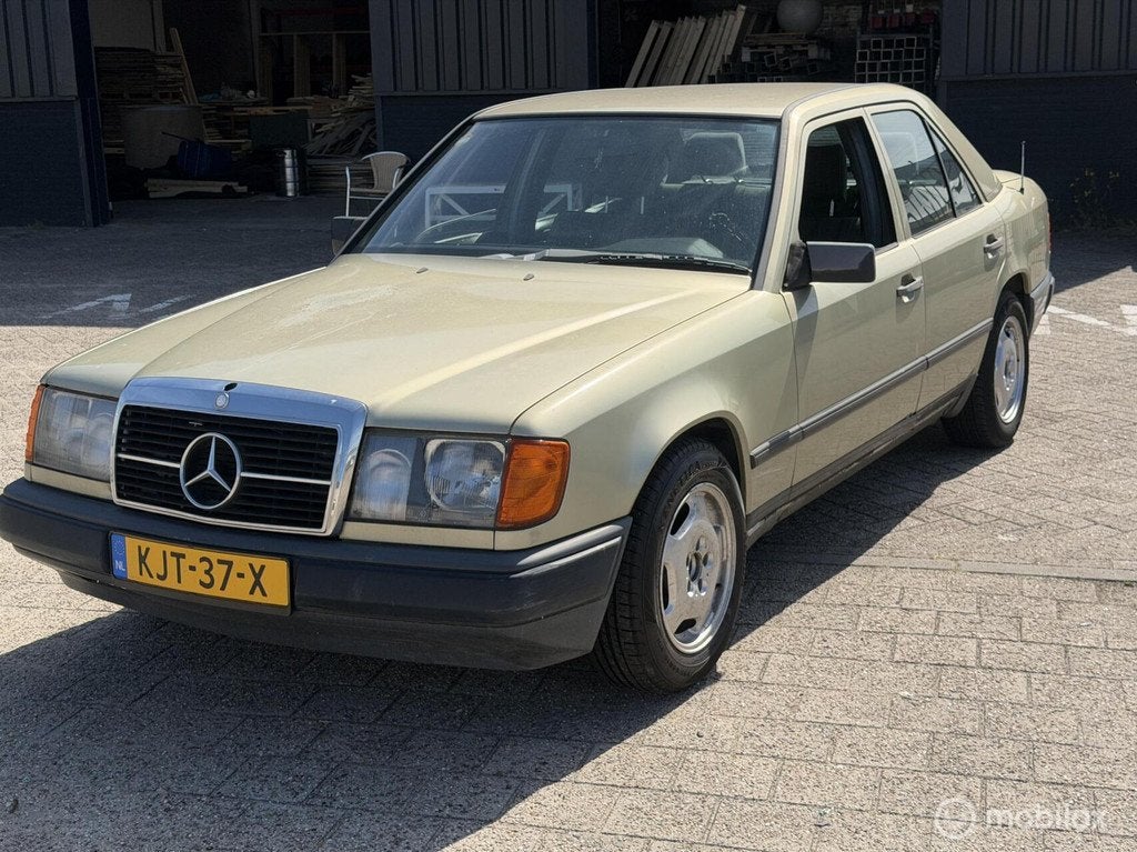 Mercedes 230 e AUTOMAAT - BELASTINGVRIJ, Auto's, Oldtimers, Automaat, 2299 cc, Mercedes-Benz, Bedrijf