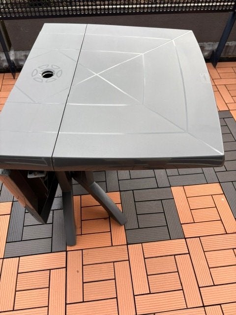 Foto 3 van Inklapbare tuintafel Grosfillex