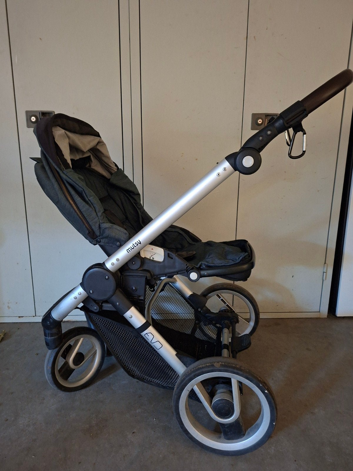mutsy evo kinderwagen, Kinderen en Baby's, Ophalen, Kinderwagen, Mutsy, Met reiswieg