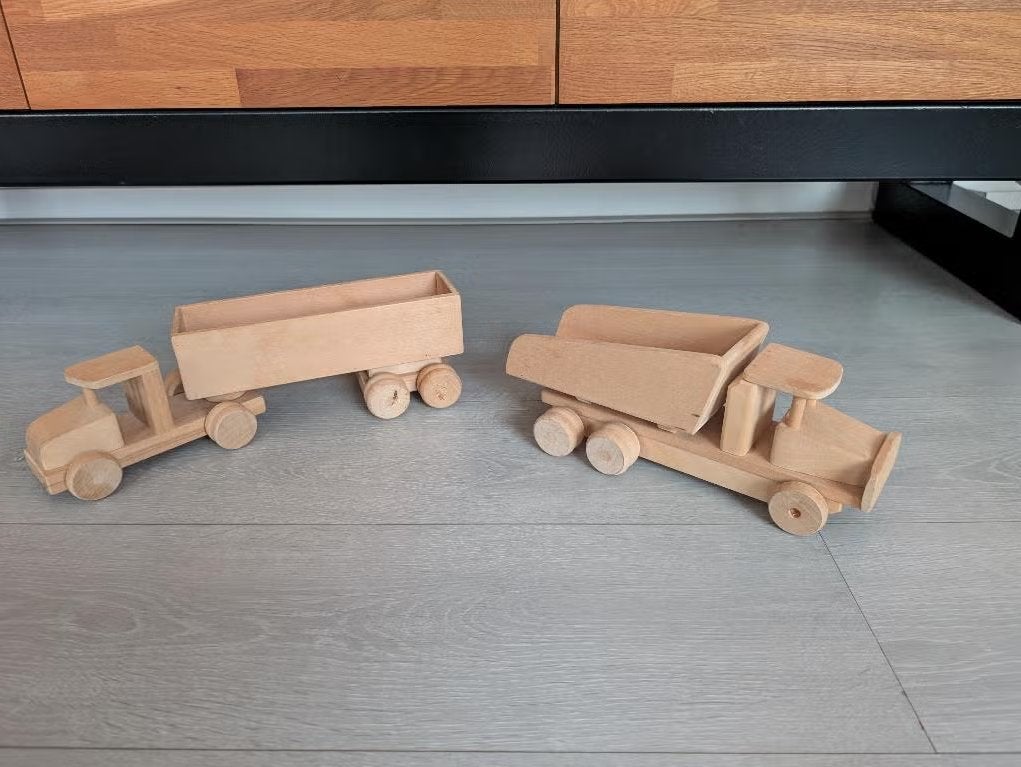 Houten vrachtwagens, Kinderen en Baby's, Speelgoed | Houten speelgoed, Ophalen of Verzenden, Gebruikt, Rij- of Hobbelspeelgoed